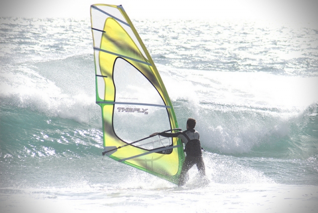  Attrapez les vagues avec la planche à voile 